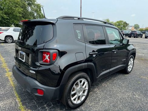 Used 2019 Jeep Renegade Latitude FWD image 3