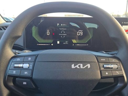 Used 2025 Kia K4 FWD image 36