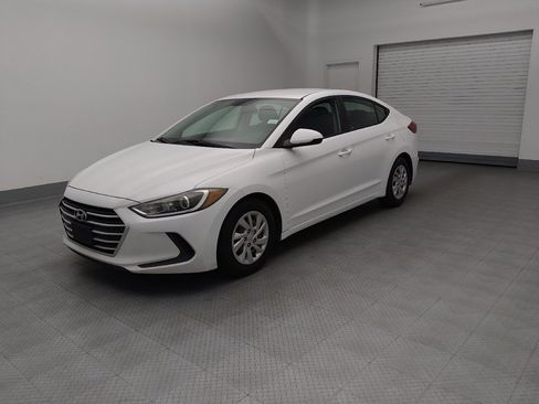Used 2018 Hyundai Elantra SE FWD image 2