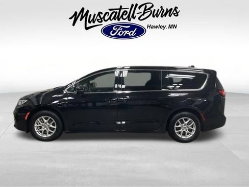 Used 2025 Chrysler Pacifica Select FWD image 4