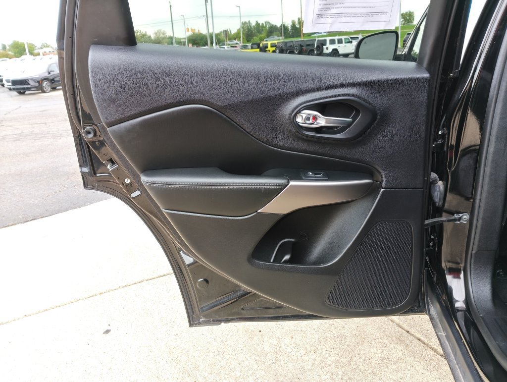 Used 2022 Jeep Cherokee Limited w/ Sun & Sound Group AWD/4WD image 23