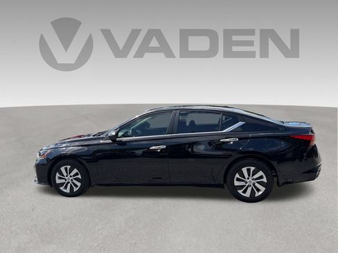Used 2025 Nissan Altima 2.5 S FWD image 17