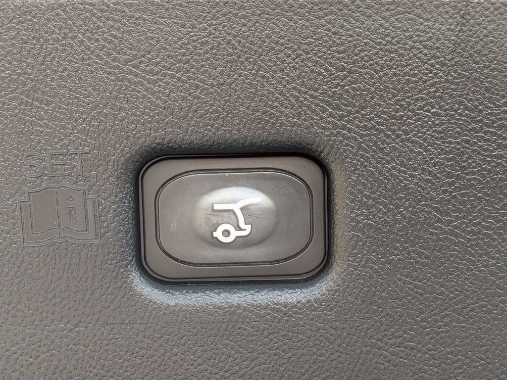 Used 2023 Lincoln Nautilus AWD w/ Premium Package image 12