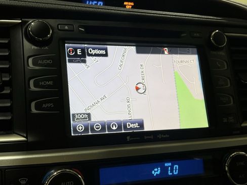 Used 2019 Toyota Highlander XLE AWD/4WD image 26
