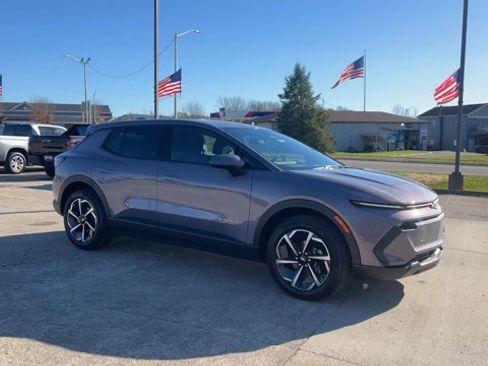New 2026 Chevrolet Equinox EV LT image 2