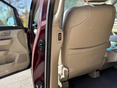 Used 2012 Honda Odyssey EX image 14