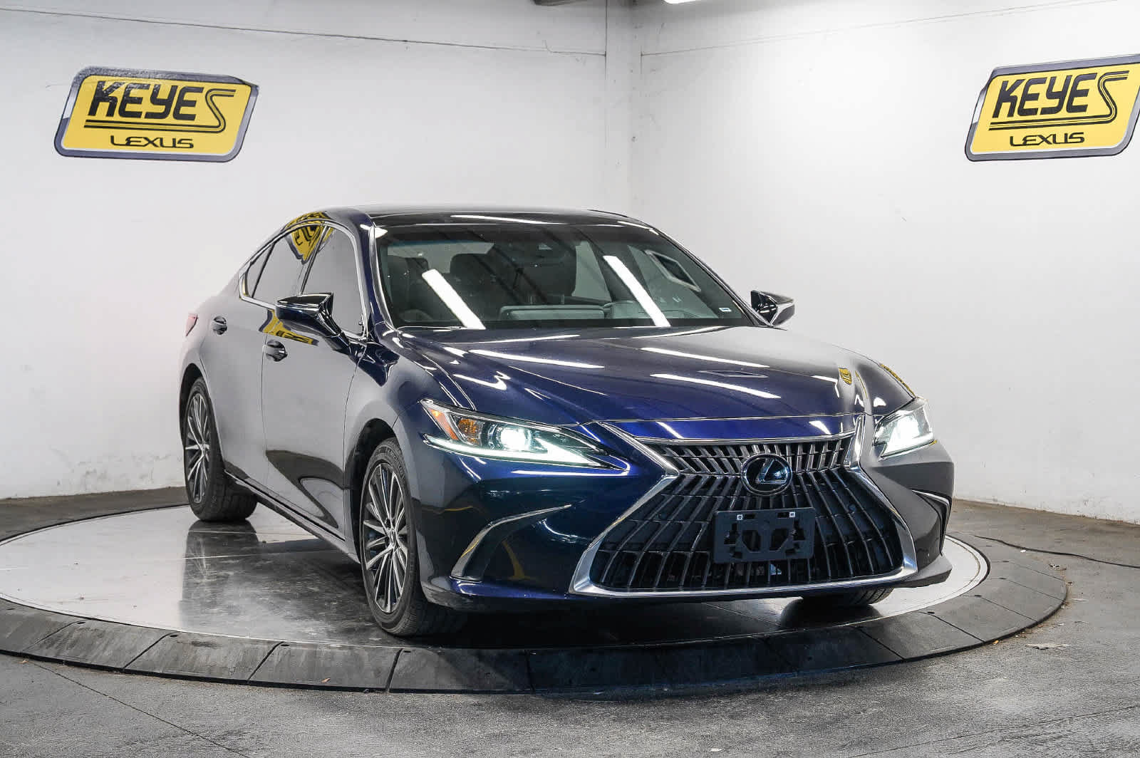 Used 2024 Lexus ES 350 w/ Premium Package FWD image 5