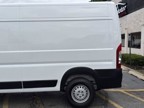Used 2025 RAM ProMaster 2500 w/ Convenience Group FWD image 3