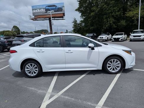 Used 2026 Toyota Corolla LE w/ LE Premium Package FWD image 2