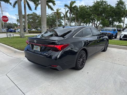 Used 2019 Toyota Avalon XSE image 6