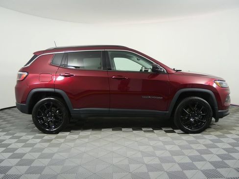 Used 2022 Jeep Compass Latitude AWD/4WD image 2