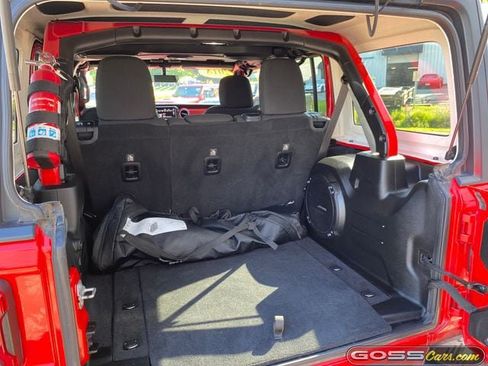 Used 2018 Jeep Wrangler Unlimited Rubicon w/ Dual Top Group AWD/4WD image 8