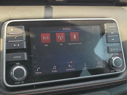 Used 2019 Nissan Kicks SR w/ SR Premium Package FWD image 19