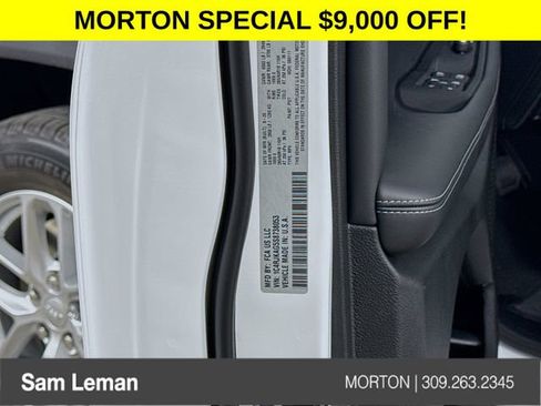 New 2025 Jeep Grand Cherokee L Laredo image 32