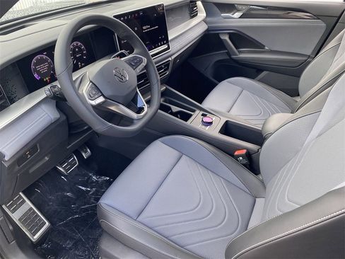 New 2026 Volkswagen Tiguan SE R-Line image 14