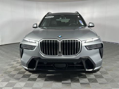 Used 2024 BMW X7 xDrive40i w/ M Sport Package AWD/4WD image 2