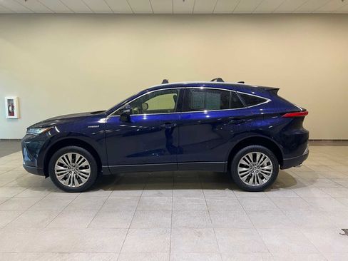 Certified 2021 Toyota Venza XLE image 3