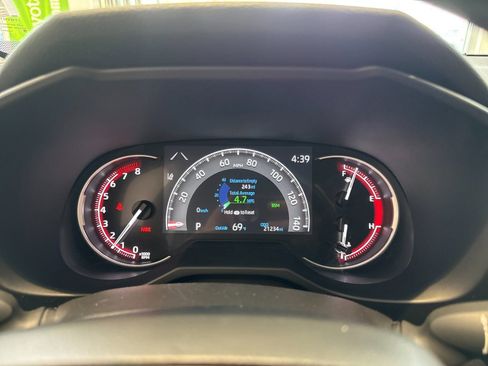 Used 2025 Toyota RAV4 XLE image 15