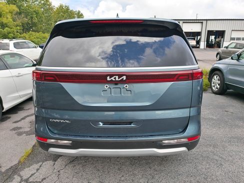 Used 2024 Kia Carnival EX FWD image 3