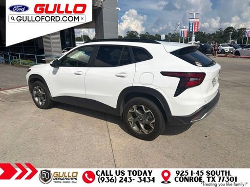 Used 2025 Chevrolet Trax LT w/ Driver Confidence Package FWD image 4
