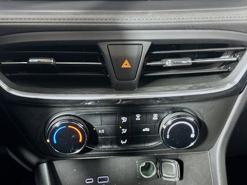 Used 2025 Buick Encore GX Preferred image 24