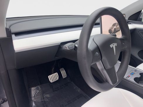 Used 2024 Tesla Model Y Performance image 50