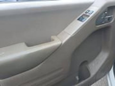 Used 2016 Nissan Frontier SV image 15