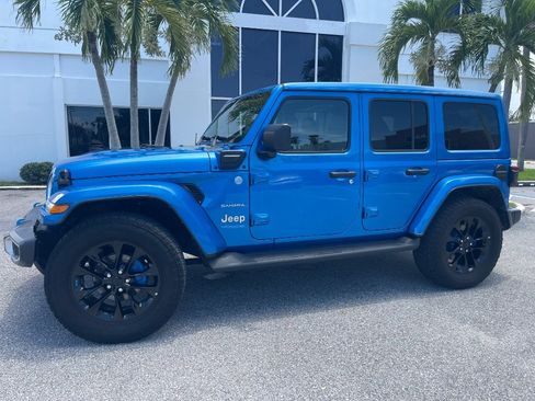 Used 2022 Jeep Wrangler Unlimited Sahara AWD/4WD image 35