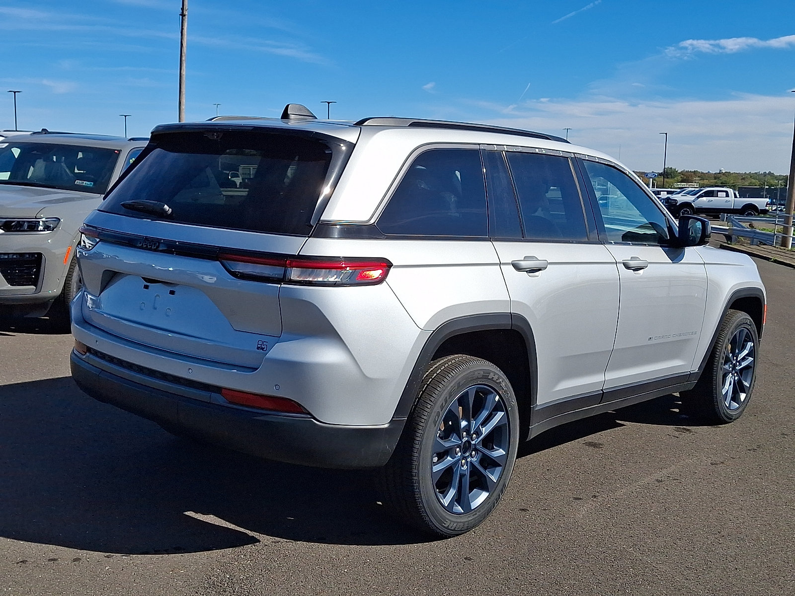 New 2026 Jeep Grand Cherokee Limited AWD/4WD image 4