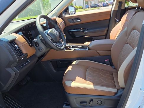 New 2026 Nissan Pathfinder Platinum FWD image 3