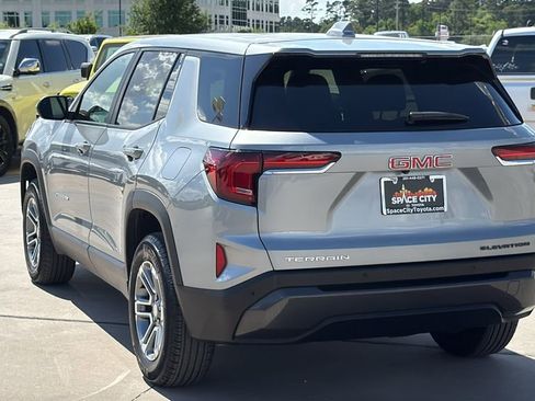 Used 2025 GMC Terrain Elevation FWD image 3