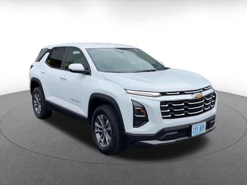 Used 2025 Chevrolet Equinox LT FWD image 3