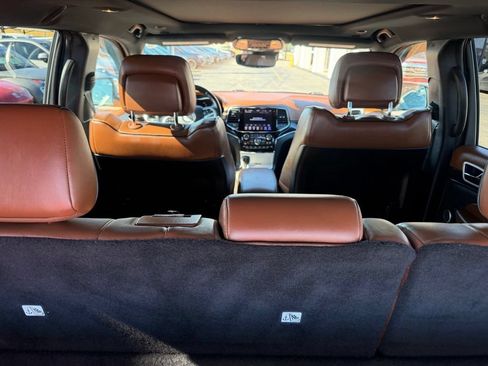 Used 2020 Jeep Grand Cherokee Overland w/ Interior Metal Package AWD/4WD image 17