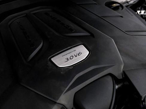 Used 2022 Porsche Cayenne w/ Premium Package image 75