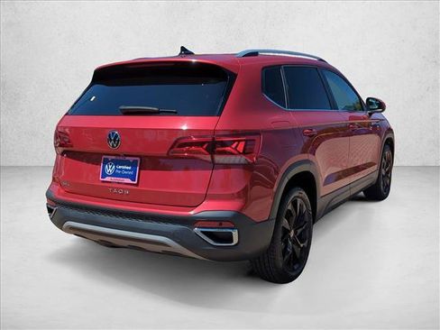 Used 2022 Volkswagen Taos SEL w/ Panoramic Sunroof Package FWD image 8