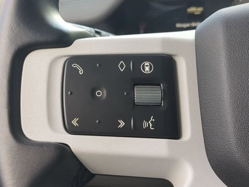 Used 2025 Land Rover Defender 110 X-Dynamic SE AWD/4WD image 24