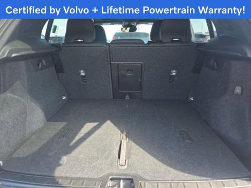 Used 2025 Volvo XC40 B5 Plus image 4