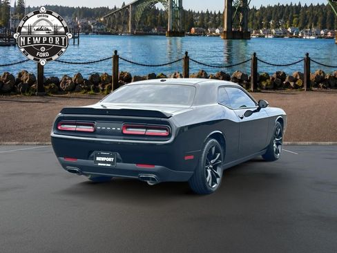 Used 2018 Dodge Challenger SXT w/ Blacktop Package RWD image 9