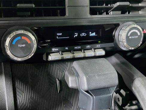 Used 2025 Toyota Tacoma SR5 AWD/4WD image 26