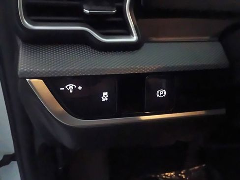 Used 2024 Kia Sportage LX image 19