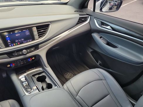 Used 2022 Buick Enclave Essence w/ Experience Buick Package FWD image 23