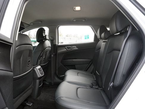 Used 2023 Kia Sportage EX image 32