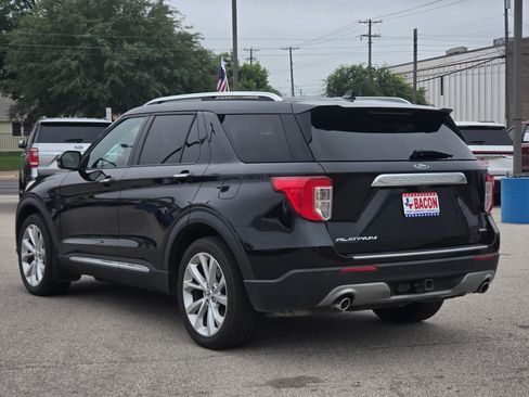 Used 2022 Ford Explorer Platinum w/ Technology Package RWD image 6