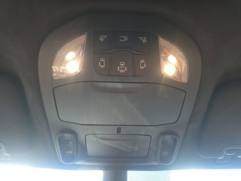 Used 2025 Chrysler Pacifica Pinnacle FWD image 39