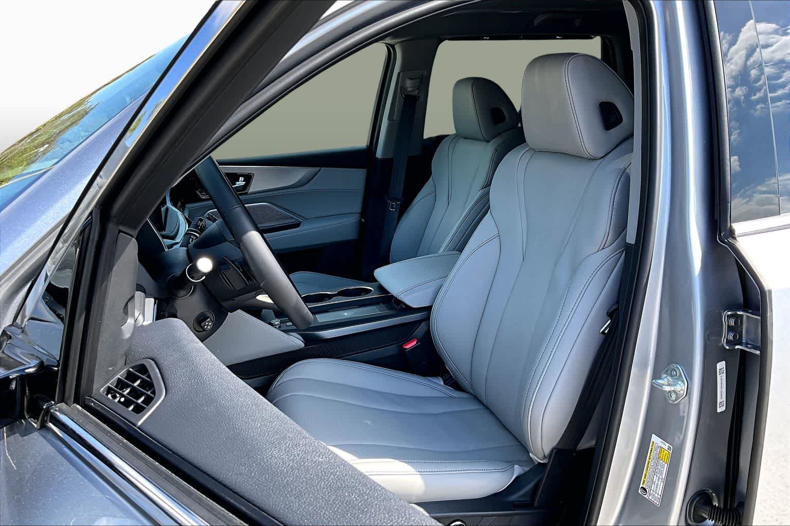 Certified 2026 Acura MDX w/ Technology Package FWD image 9