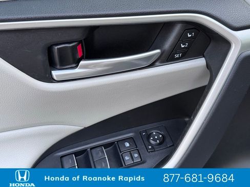 Used 2023 Toyota RAV4 XLE Premium image 14