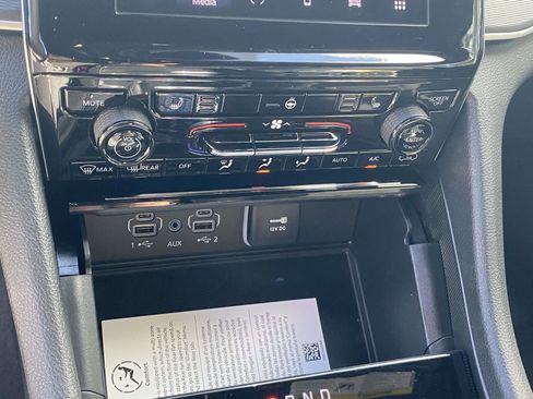 New 2025 Jeep Grand Cherokee L Altitude image 7