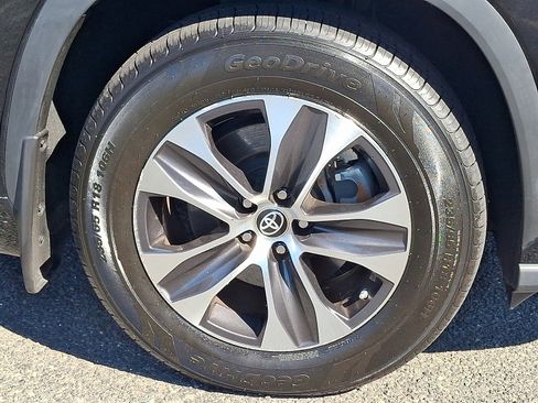 Certified 2022 Toyota Highlander XLE image 9