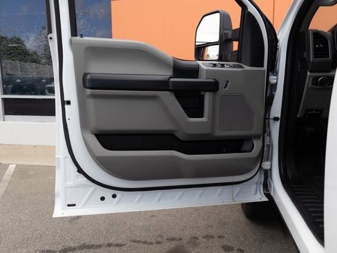 Used 2018 Ford F350 XL w/ Power Equipment Group image 19