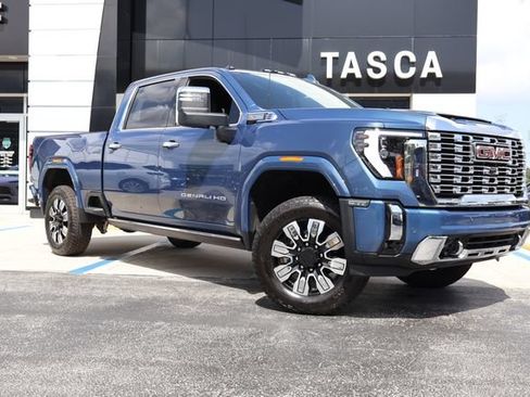 New 2026 GMC Sierra 2500 Denali w/ Denali Reserve Package AWD/4WD image 1